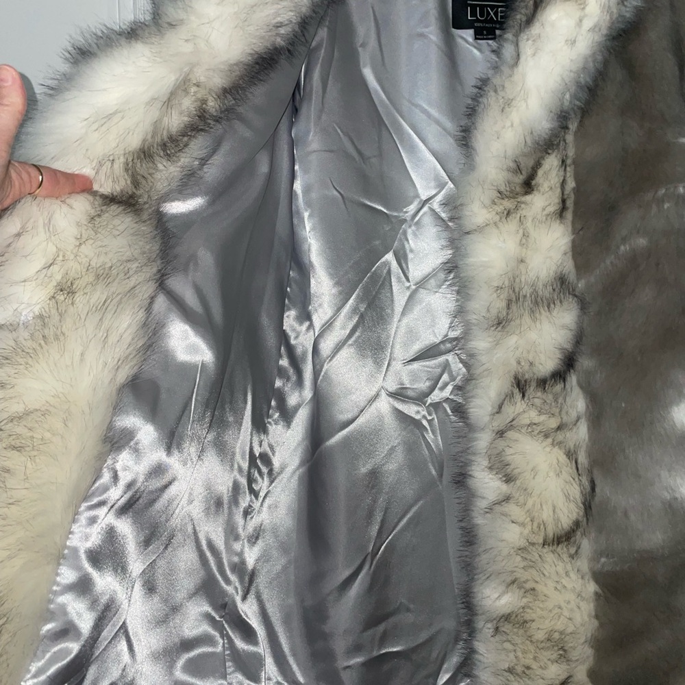 DONNA SALYERS FABULOUS FURS LUXE FAUX FUR COAT In QUARTZ BELTED SZ S NWOT - Picture 9 of 10